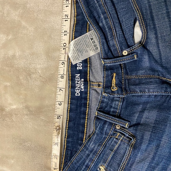 Lots and lots of jeans - Picture 13 of 16